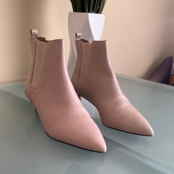 Banana Republic Boots Banana Republic Leather Kitten Heel Ankle Boots Size 9 - Picture 5 of 9